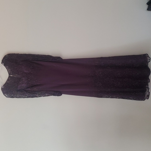 Montage Collection by Mon Cheri Beaded Lace Quarter Sleeve Maxi Evening … - Picture 1 of 15